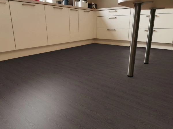 Enia Nantes und Nauders Oak Dark